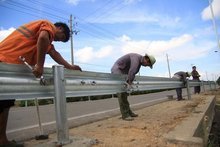 公路護欄板 道路安全的守護者與公路工程建筑的關鍵構件